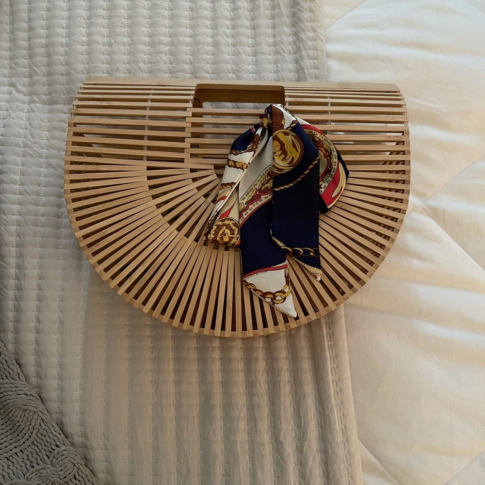 Straw summer handbag